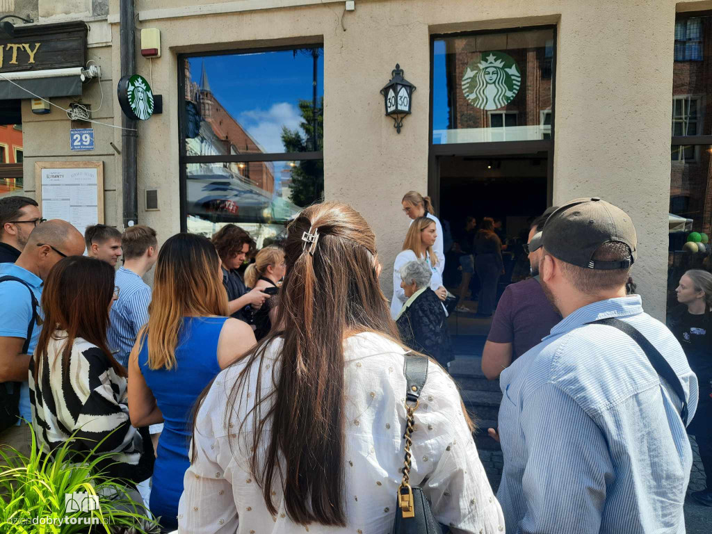 Otwarcie Starbucksa na starówce w Toruniu