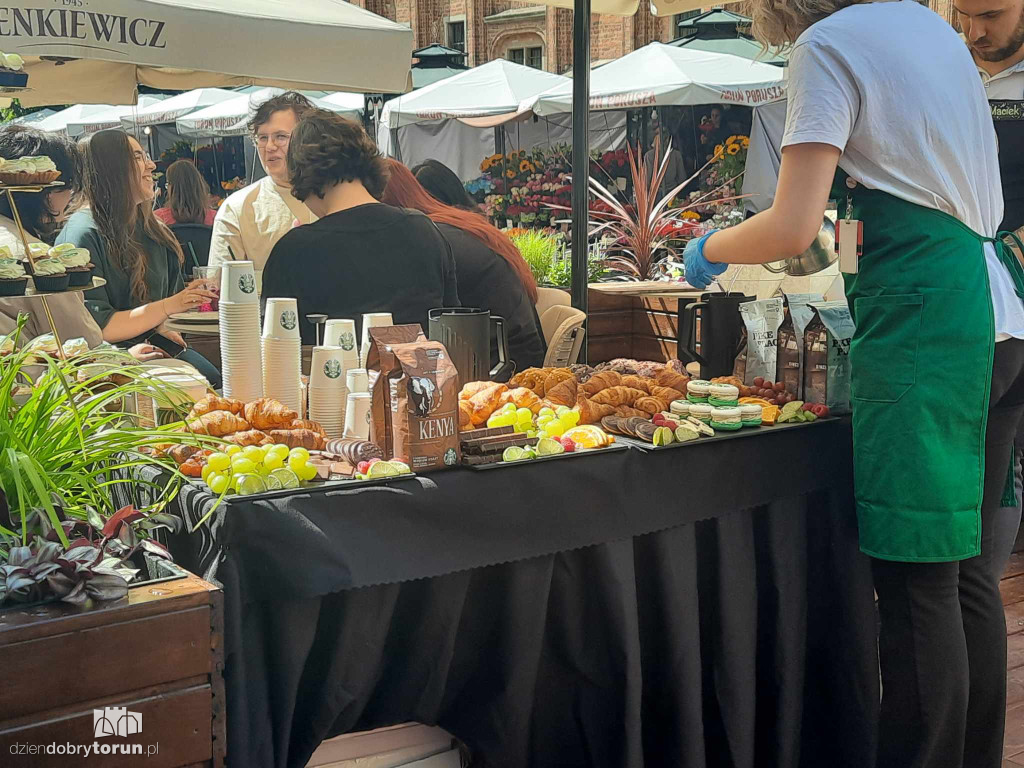 Otwarcie Starbucksa na starówce w Toruniu