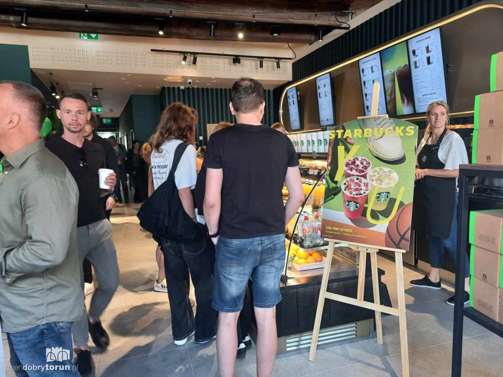 Otwarcie Starbucksa na starówce w Toruniu