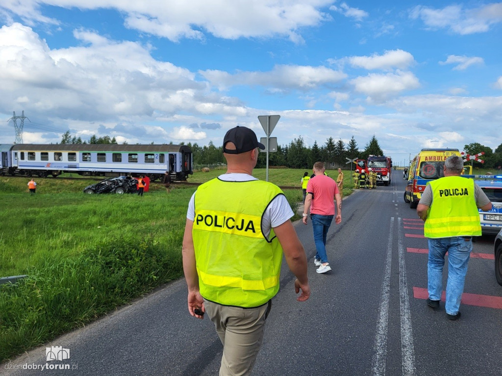 Wjechała pod pociąg. Nie miała żadnych szans