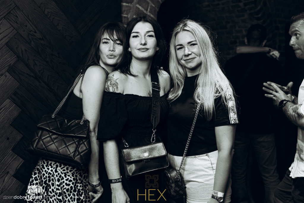 Sobotnia noc w klubie Hex