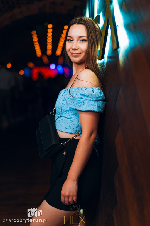 Sobotnia noc w klubie Hex