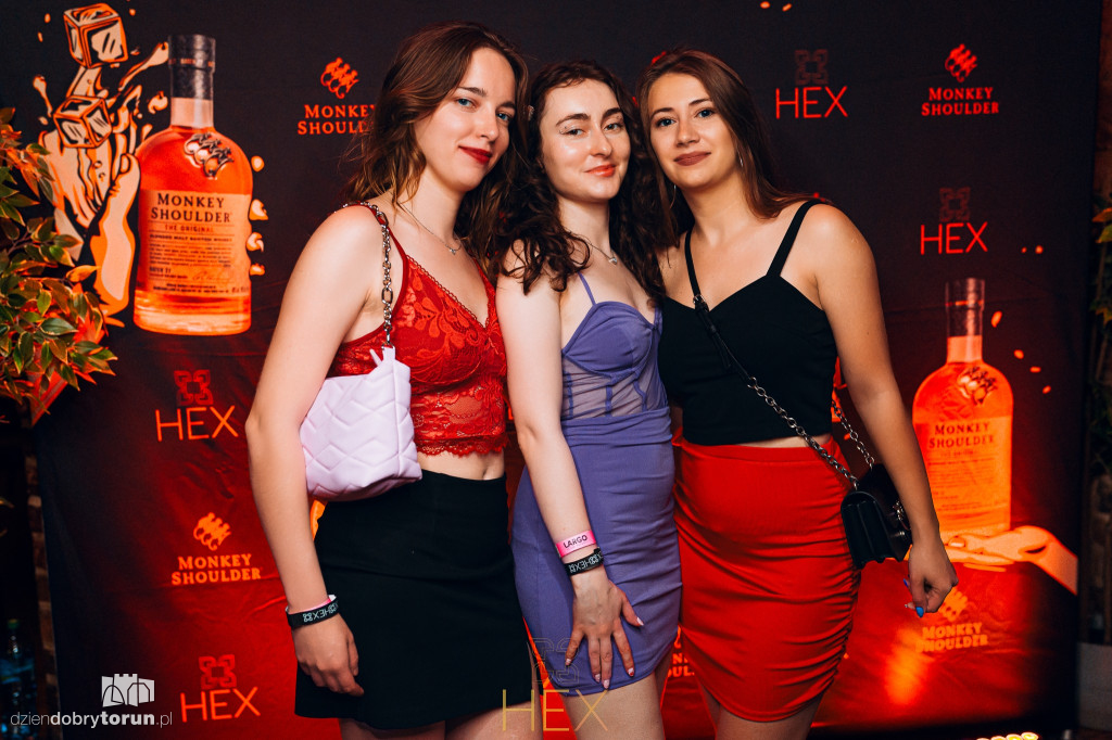 Sobotnia noc w klubie Hex