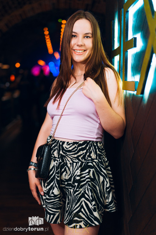 Sobotnia noc w klubie Hex