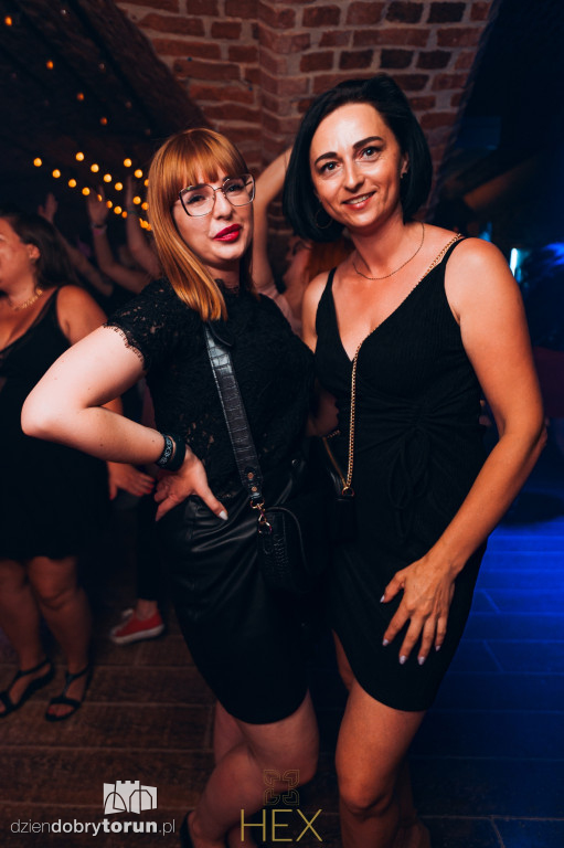Sobotnia noc w klubie Hex