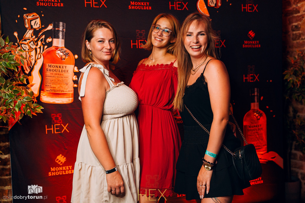 Sobotnia noc w klubie Hex