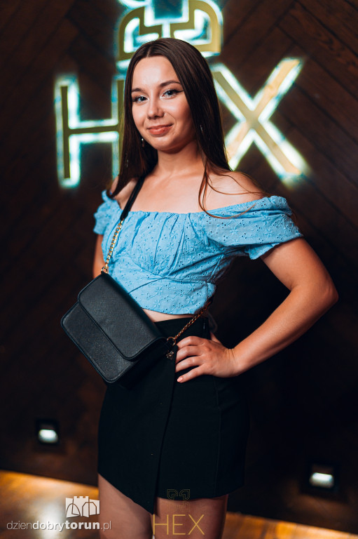 Sobotnia noc w klubie Hex