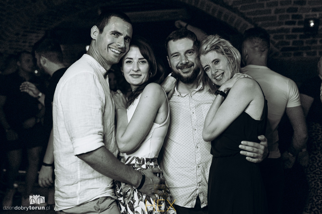 Sobotnia noc w klubie Hex