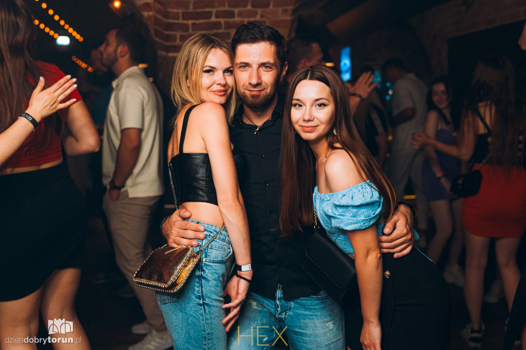 Sobotnia noc w klubie Hex