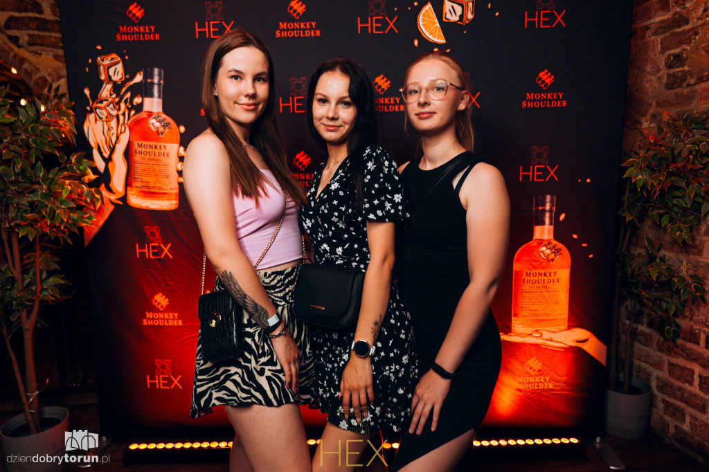 Sobotnia noc w klubie Hex