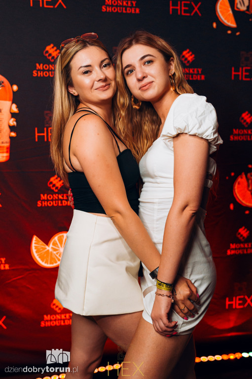 Sobotnia noc w klubie Hex