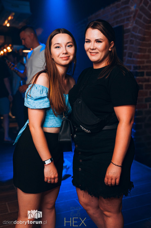 Sobotnia noc w klubie Hex