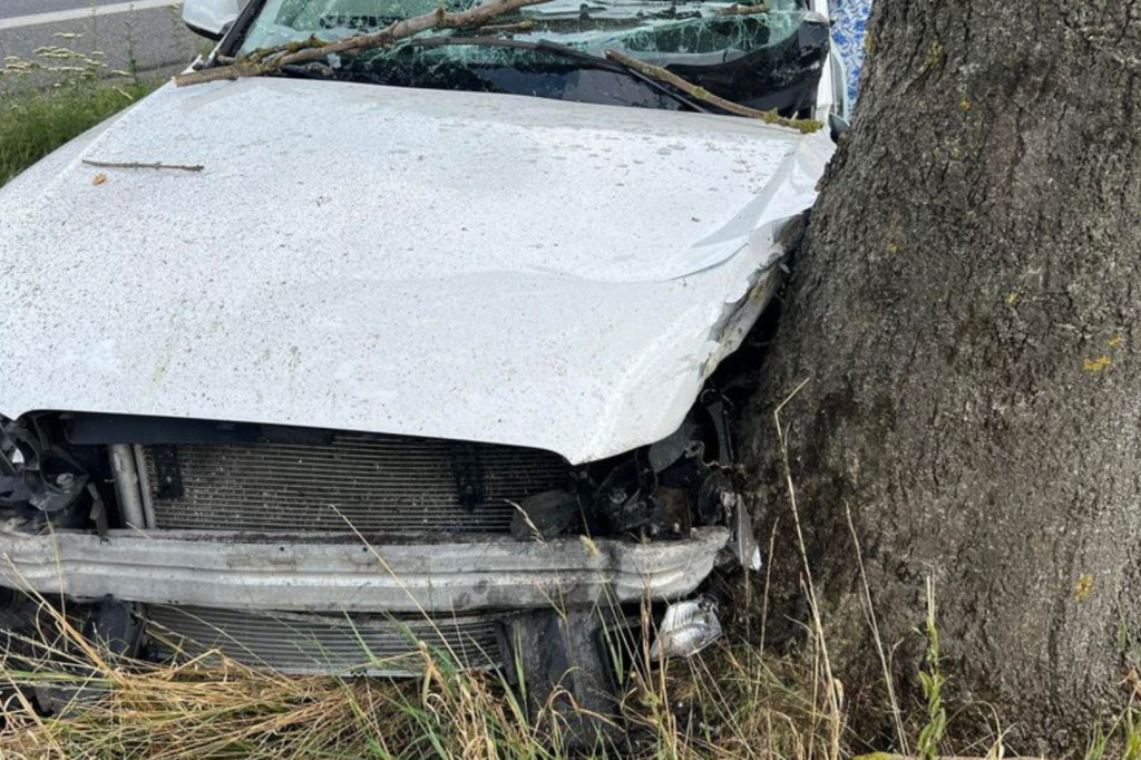 Zasnęła za kółkiem na starej jedynce