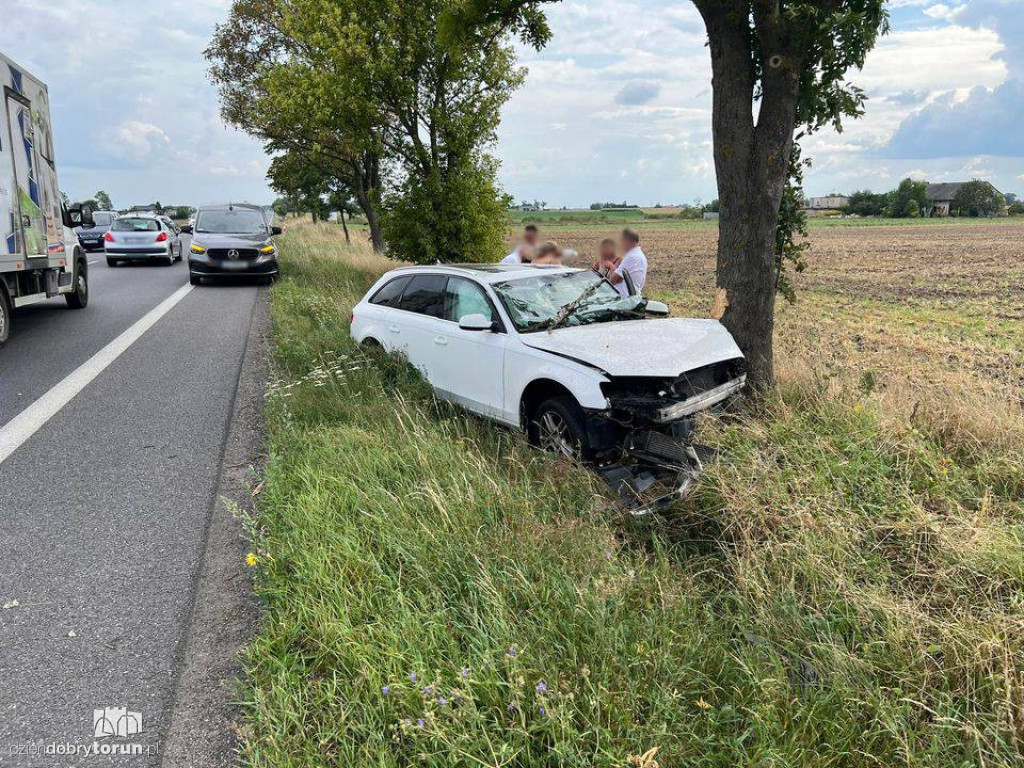 Zasnęła za kółkiem na starej jedynce