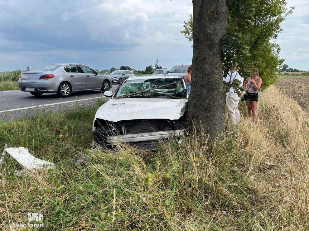 Zasnęła za kółkiem na starej jedynce
