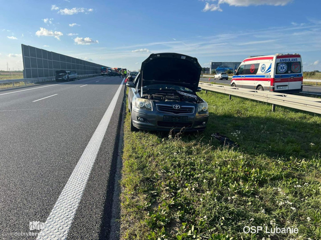 Przerażające zdjęcia z karambolu na A1