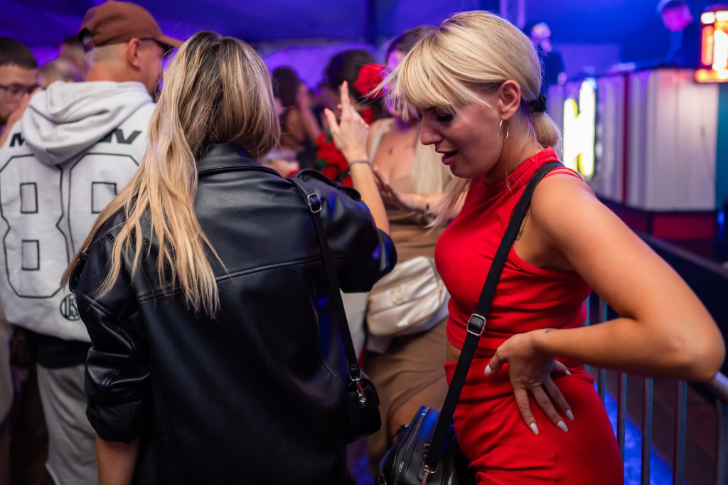 Gorąca impreza w Labie