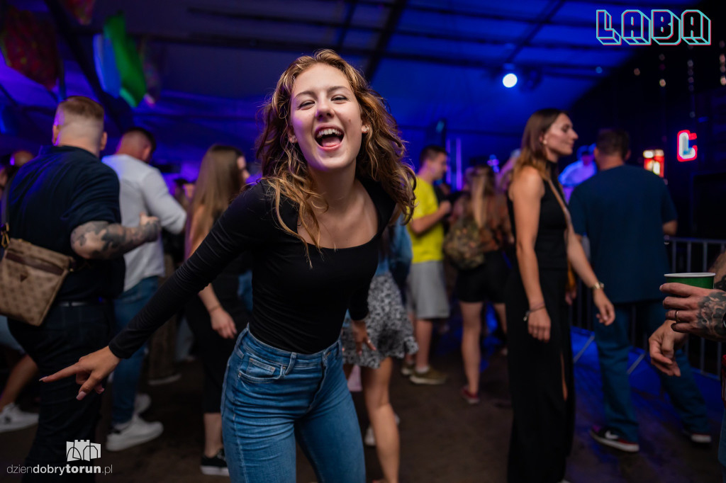 Gorąca impreza w Labie