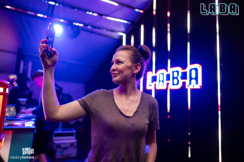 Gorąca impreza w Labie