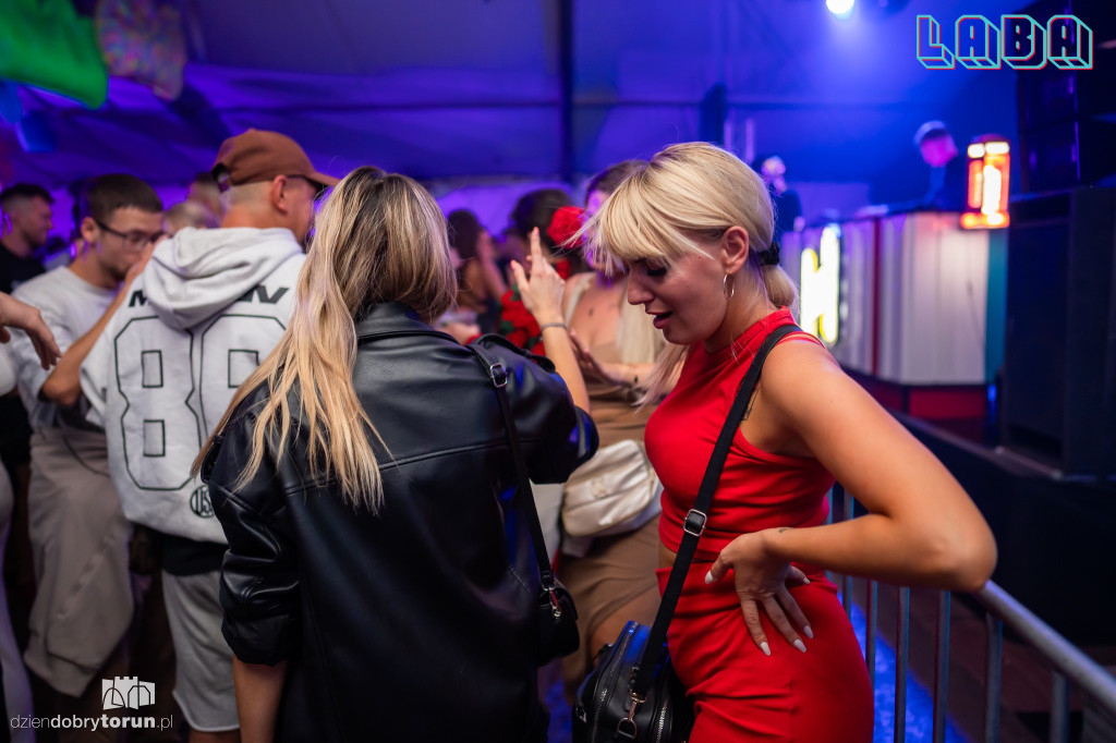 Gorąca impreza w Labie