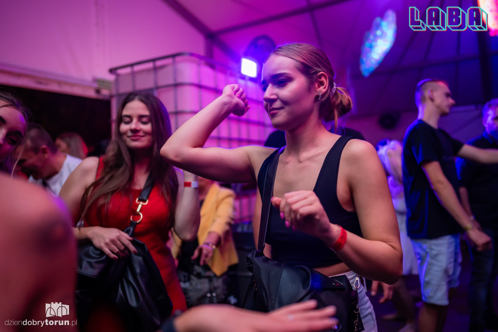 Gorąca impreza w Labie