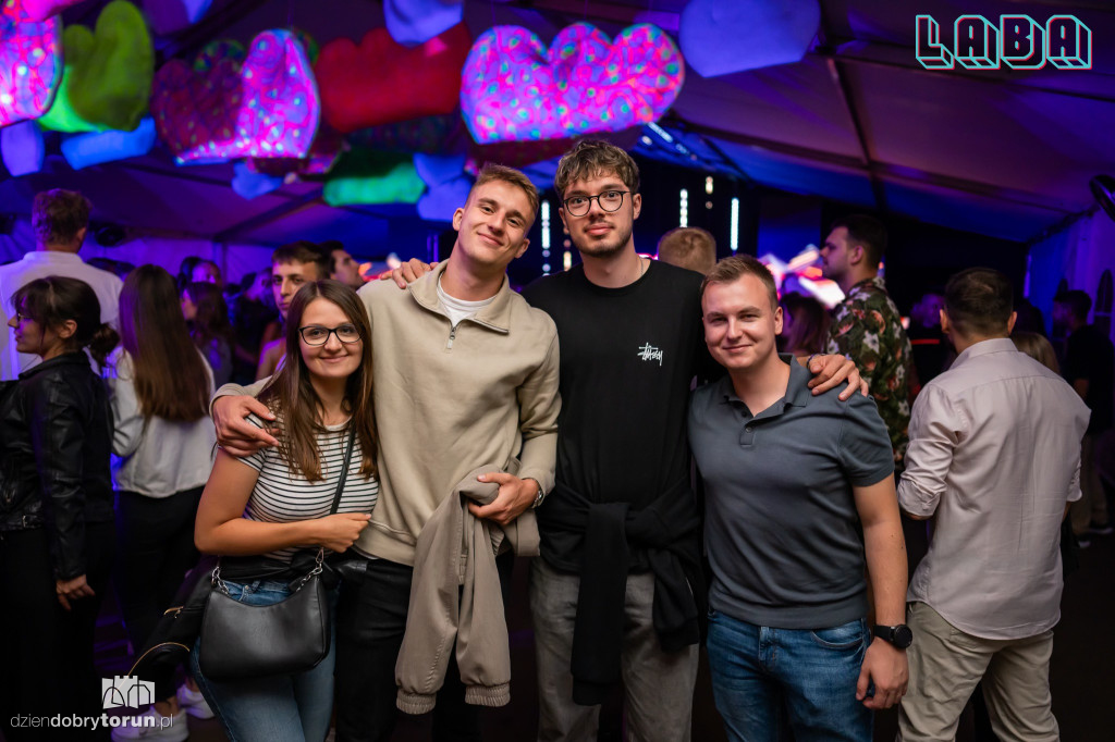 Gorąca impreza w Labie