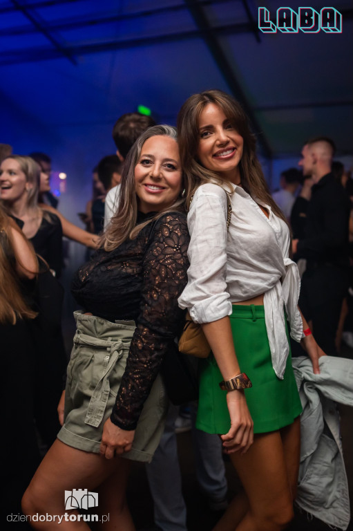 Gorąca impreza w Labie