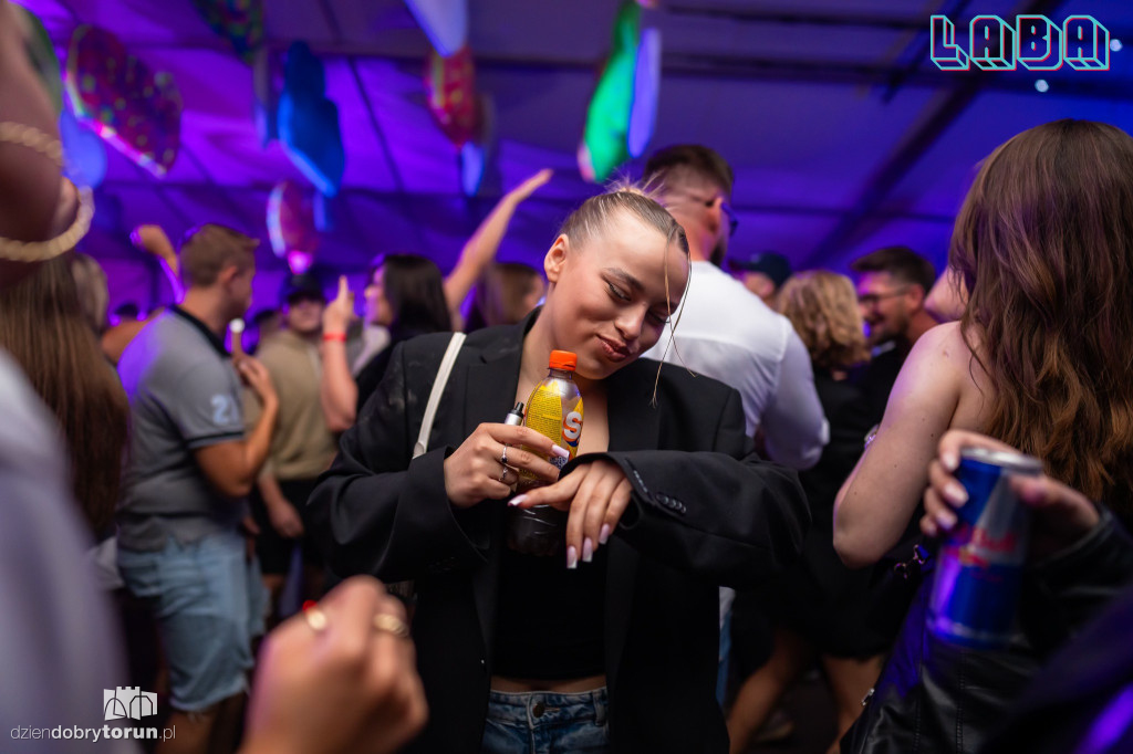 Gorąca impreza w Labie