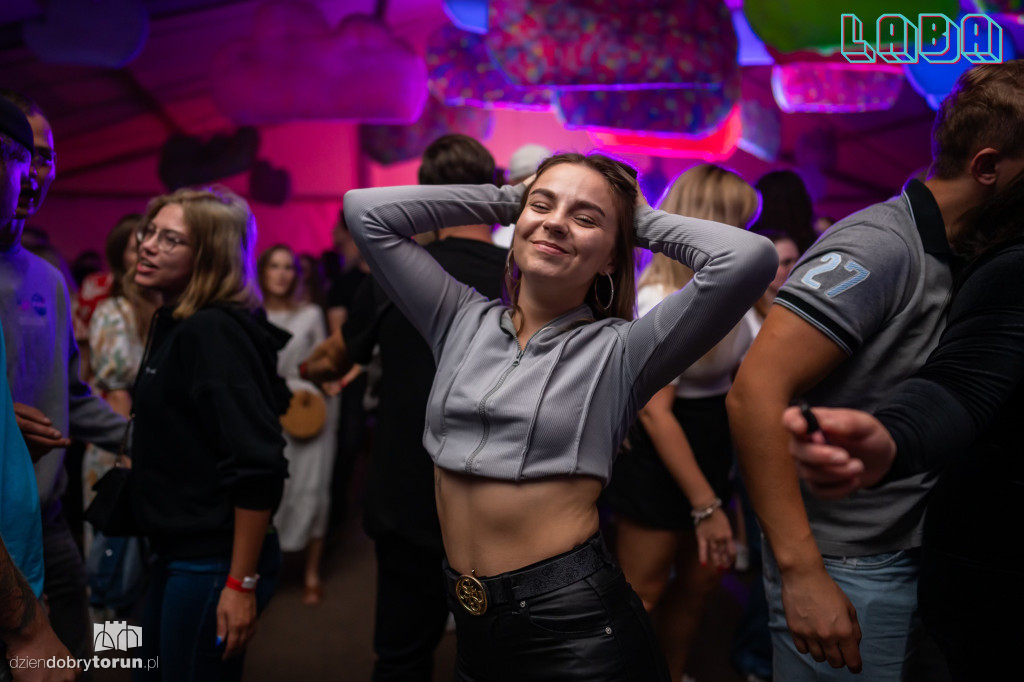 Gorąca impreza w Labie