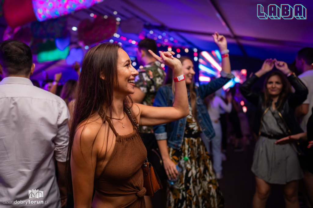 Gorąca impreza w Labie