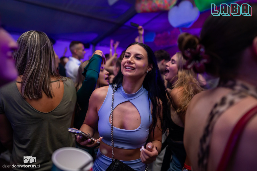 Gorąca impreza w Labie