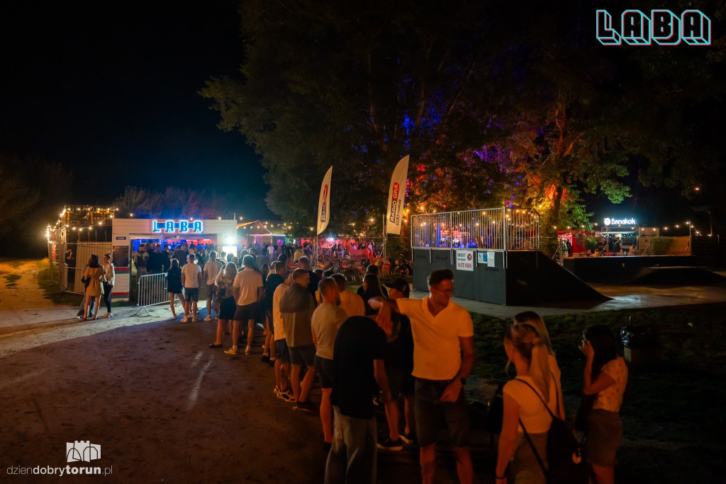 Gorąca impreza w Labie