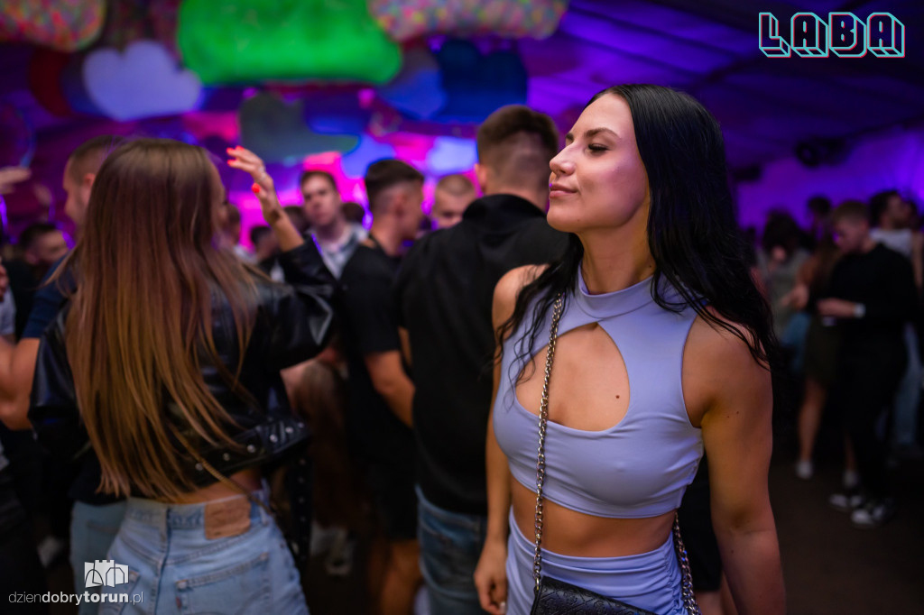Gorąca impreza w Labie