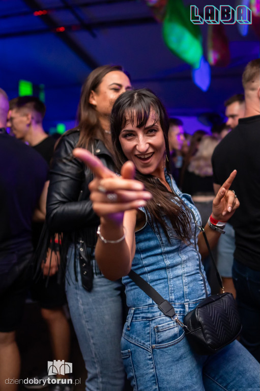 Gorąca impreza w Labie