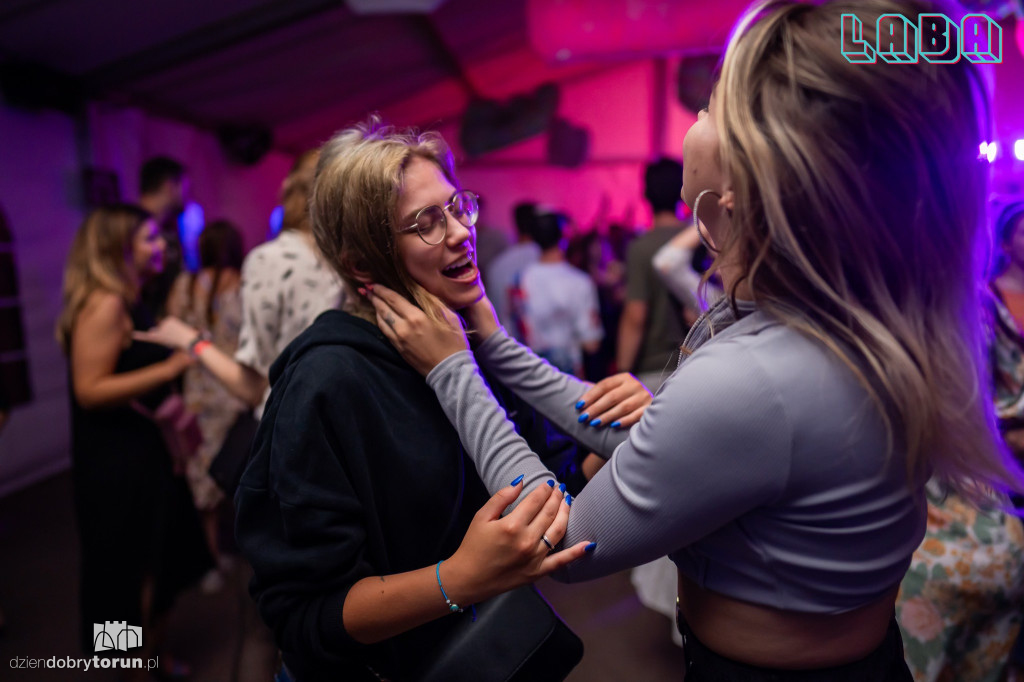 Gorąca impreza w Labie