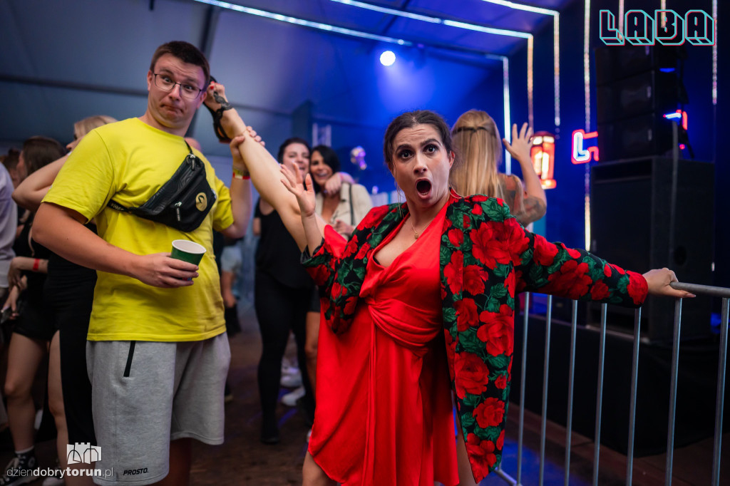 Gorąca impreza w Labie