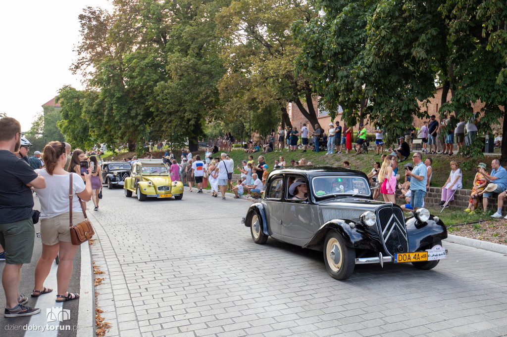 Parada Citroenów na Bulwarze