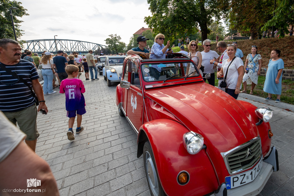 Parada Citroenów na Bulwarze