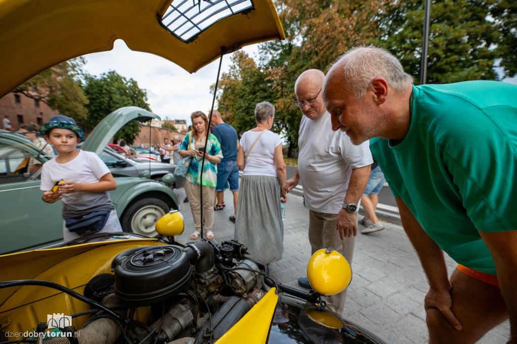 Parada Citroenów na Bulwarze