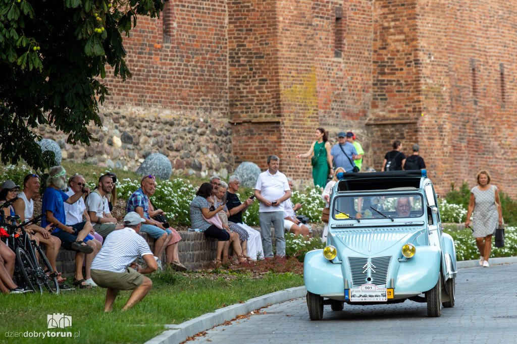 Parada Citroenów na Bulwarze