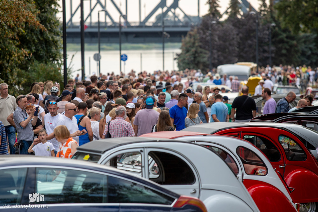 Parada Citroenów na Bulwarze