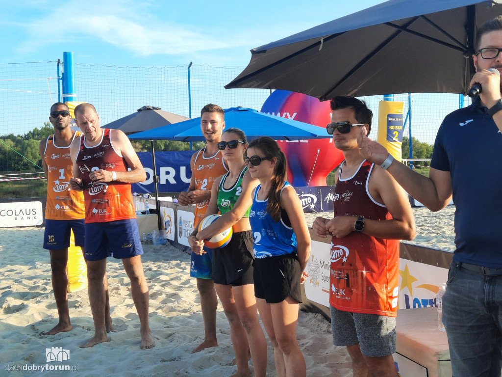 Mecz gwiazd na Anielskiej Plaży