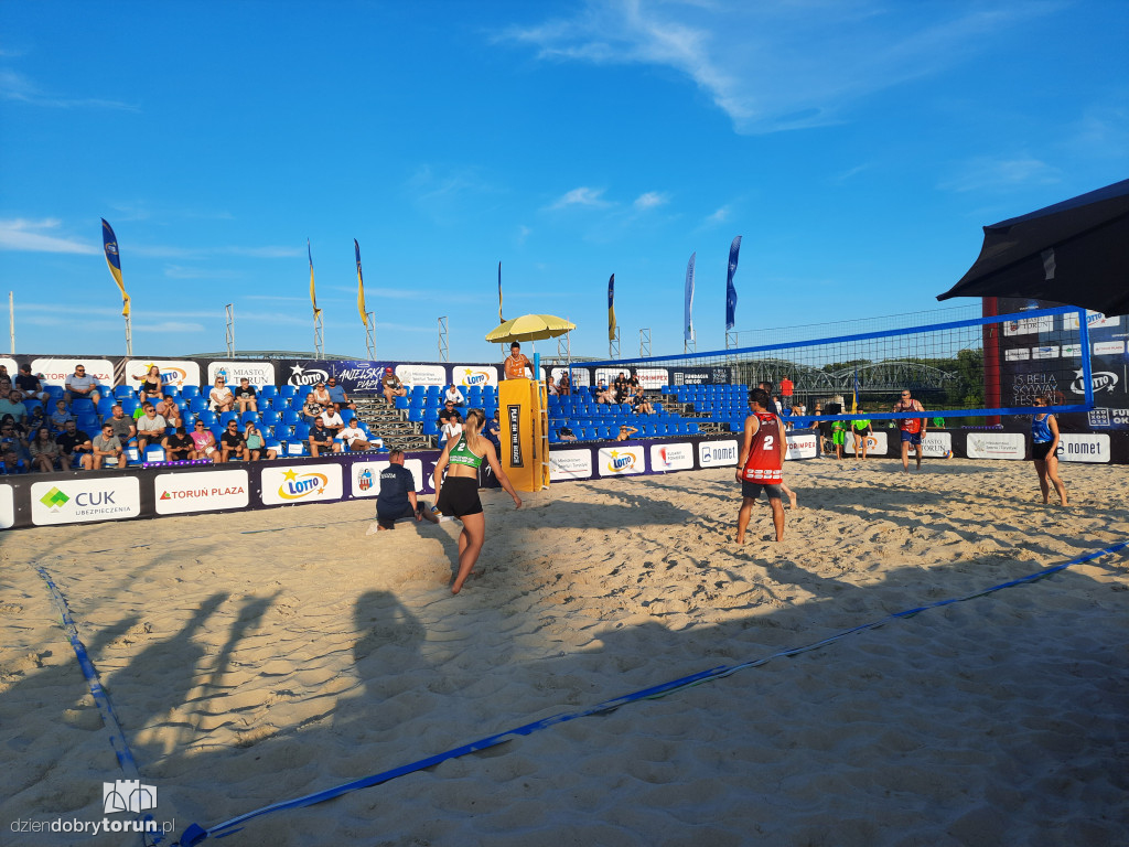 Mecz gwiazd na Anielskiej Plaży