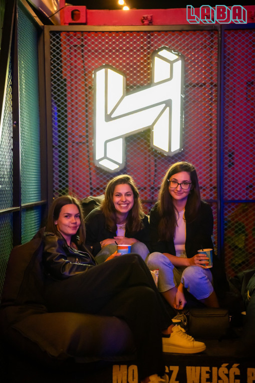 Laba pękała w szwach!