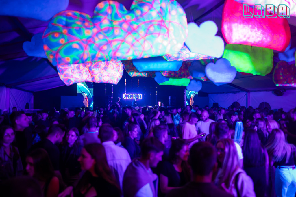 Laba pękała w szwach!