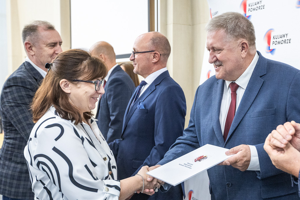 Wręczenie umów w urzędzie marszałkowskim