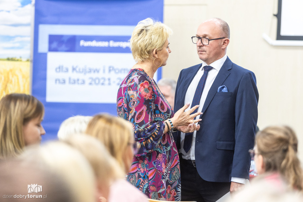 Wręczenie umów w urzędzie marszałkowskim