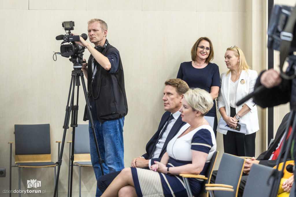 Wręczenie umów w urzędzie marszałkowskim
