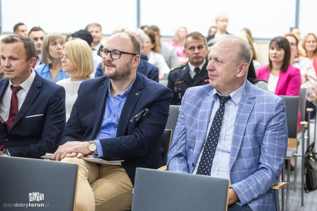 Wręczenie umów w urzędzie marszałkowskim