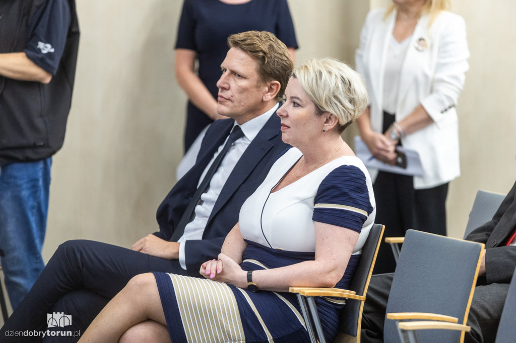 Wręczenie umów w urzędzie marszałkowskim